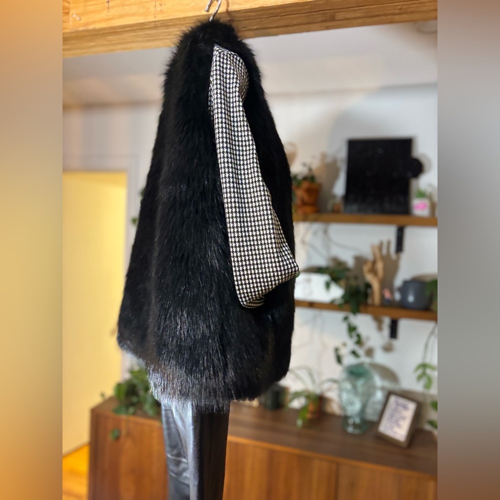 Black Faux Fur Vest for Women - Picture 8 of 12